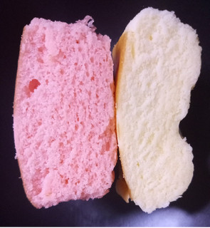 「ヤマザキ 北海道チーズ蒸しケーキ いちご味 袋1個」のクチコミ画像 by ゆるりむさん