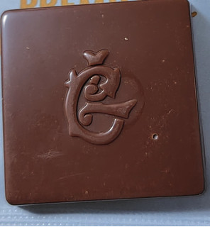 「ロッテ プレミアムガーナ Mr.CHEESECAKE監修生チョコレート フロマージュ 箱12枚」のクチコミ画像 by るったんさん