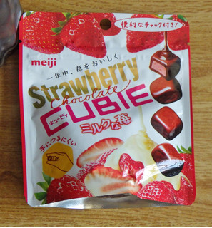 「明治 ストロベリーチョコレート CUBIE ミルクな苺 袋42g」のクチコミ画像 by 7GのOPさん