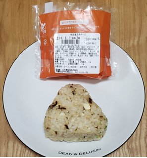 「ニューデイズ 枝豆塩昆布チーズ ロウカット玄米使用」のクチコミ画像 by みにぃ321321さん