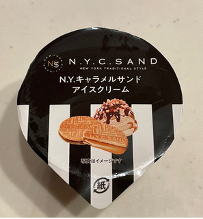 「赤城 N.Y.キャラメルサンドアイスクリーム 98ml」のクチコミ画像 by パン太郎さん