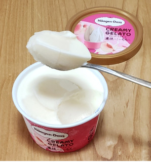 「ハーゲンダッツ ミニカップ CREAMY GELATO 濃桃～こいもも～ カップ110ml」のクチコミ画像 by みにぃ321321さん