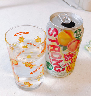 「KIRIN 氷結 ストロング 白桃＆黄桃 缶350ml」のクチコミ画像 by ビーピィさん