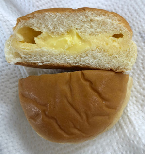 「ヤマザキ 牛乳と卵のカスタードクリームパン」のクチコミ画像 by SANAさん