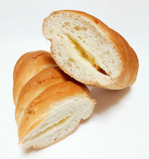 「ヤマザキ 塩バニラクリームサンドパン 袋1個」のクチコミ画像 by つなさん