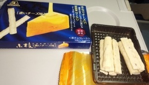 「森永製菓 小枝PREMIUM 濃いチーズ味 箱35g」のクチコミ画像 by つぃんたにさん