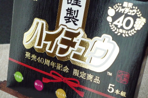 パッケージは木目調に金の箔押しという贅沢仕様