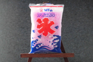 九州を中心とした地域ではおなじみ、袋詰めのかき氷。