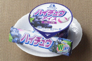 ハイチュウの伸びる食感を再現したというアイス。