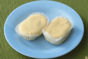 北海道産クリームチーズ使用で風味豊かな生地は、ブラン配合で糖質を抑えた作りの蒸しケーキ。