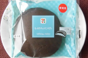 チョコチップ入りの爽やかなミント味ホイップをもっちりソフトなココア味生地でサンドしたどら焼き。