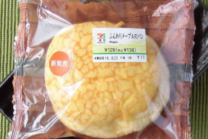 ふんわり生地にメープル風味クレープ生地を乗せて焼き上げ、メープルとマーガリンを挟んだ菓子パン。