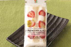 いちごを4粒、“エグロワイヤル®”使用の濃厚カスタードクリームとホイップとともにサンド。