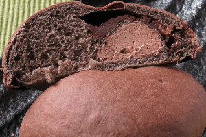 ホイップ、パン、ベルギーチョコと、だんだん濃くなるみごとなチョコ色モノトーン。