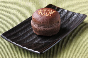 丸く背の高いチョコ色の生地。