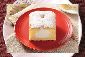 北海道産マスカルポーネ配合のクリームを、ふんわり口どけよい生クリーム配合生地に注入したワンハンドタイプのパウンドケーキ。