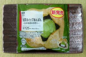 えりも小豆の餡と宇治抹茶入りホイップ、もっちり求肥をもちもち生地に合わせた抹茶大福のようなパン。