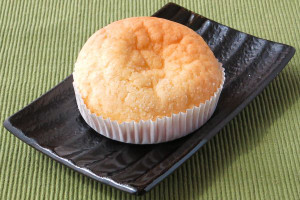 ザラッとしたクッキー生地で覆われた丸いパン。