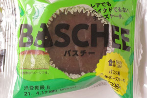 宇治抹茶と一番茶をクリームチーズに合わせ、底面には黒糖カラメルを敷いたバスク風抹茶チーズケーキ。