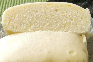 芯までしっとりきめ細かく濃密な生地。