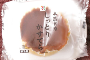 卵のコクとはちみつの甘い香りが楽しめる、しっとりした半熟食感のカステラ。