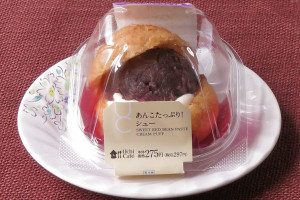 たっぷりのあんことクリームが楽しめるシュークリーム。