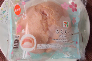 さくらクリームとさくらホイップをもっちり生地に詰めたシュークリーム。