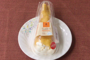 ホイップ、ミルクカスタード、クランブル、シリアルチョコをもちっとした生地で包んだクレープ。