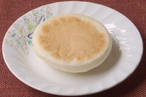平べったい円盤型の生地。