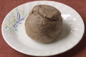 凹凸の少ない、おなじみ“もこ”タイプのシュー皮。