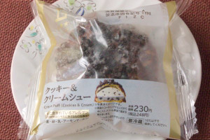 クッキーのザクザク感を一緒に味わえるシュークリーム。