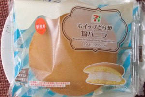 たっぷりの塩バニラホイップを、ふわもち食感生地で挟んだどら焼き。