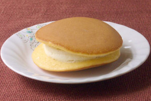 きれいに焼き目のついたどら焼き生地。