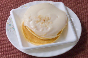 3枚重ねのパンケーキはボリューム感たっぷり。