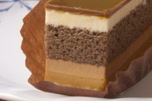 きれいに積み上げられた、質感も味わいも違う6つの層。