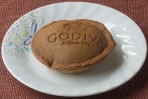 ふちのぴっちり閉じ合わされた、いつもながらのスタイル。