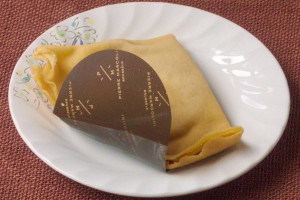 淡く焼き目のついたクレープ生地。