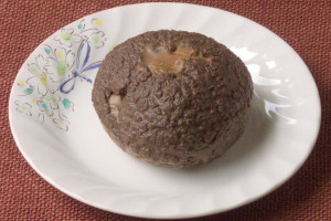 凹凸の少ない球形のシュー。