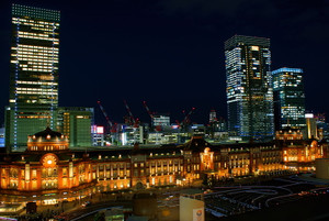 800px-The_night_view_of_Tokyo_station