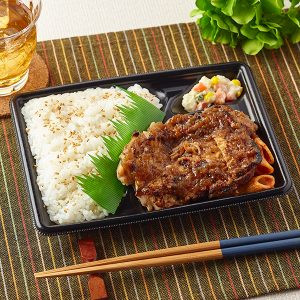 炙り焼チキンステーキ弁当（オニオンソース）ファミマ