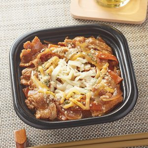 とろーり3種チーズのミニ豚焼肉丼　ファミマ