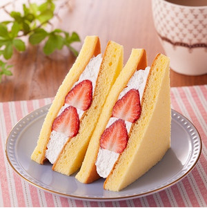 ファミリーマート いちごのケーキサンド