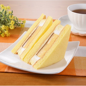 ファミリーマート ぶ厚いプリンのケーキサンド