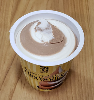 「セブンプレミアムゴールド 金のマーブルチョコアイス カップ125ml」のクチコミ画像 by みにぃ321321さん