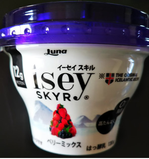 「日本ルナ Isey SKYR ベリーミックス カップ120g」のクチコミ画像 by レビュアーさん