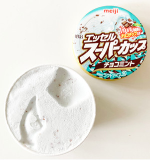 「明治 エッセル スーパーカップ チョコミント 200ml」のクチコミ画像 by コーンスナック好きさん
