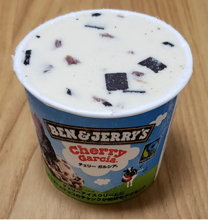 「BEN＆JERRY’S ミニカップ アイスクリーム チェリー ガルシア カップ120ml」のクチコミ画像 by みにぃ321321さん