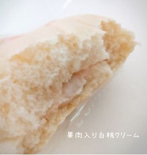「第一パン 白桃クリームとホイップのパン」のクチコミ画像 by もぐのこさん