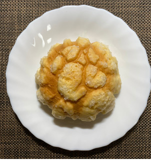 「クイーンズベーカリー ざくざく食感のメロンパン」のクチコミ画像 by わらびーずさん