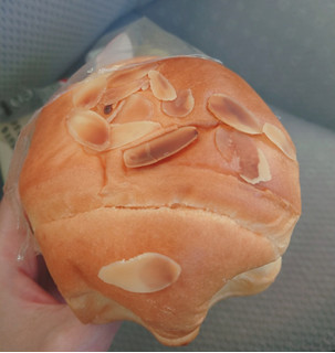 「ローソン ブリオッシュクリームパン」のクチコミ画像 by レビュアーさん